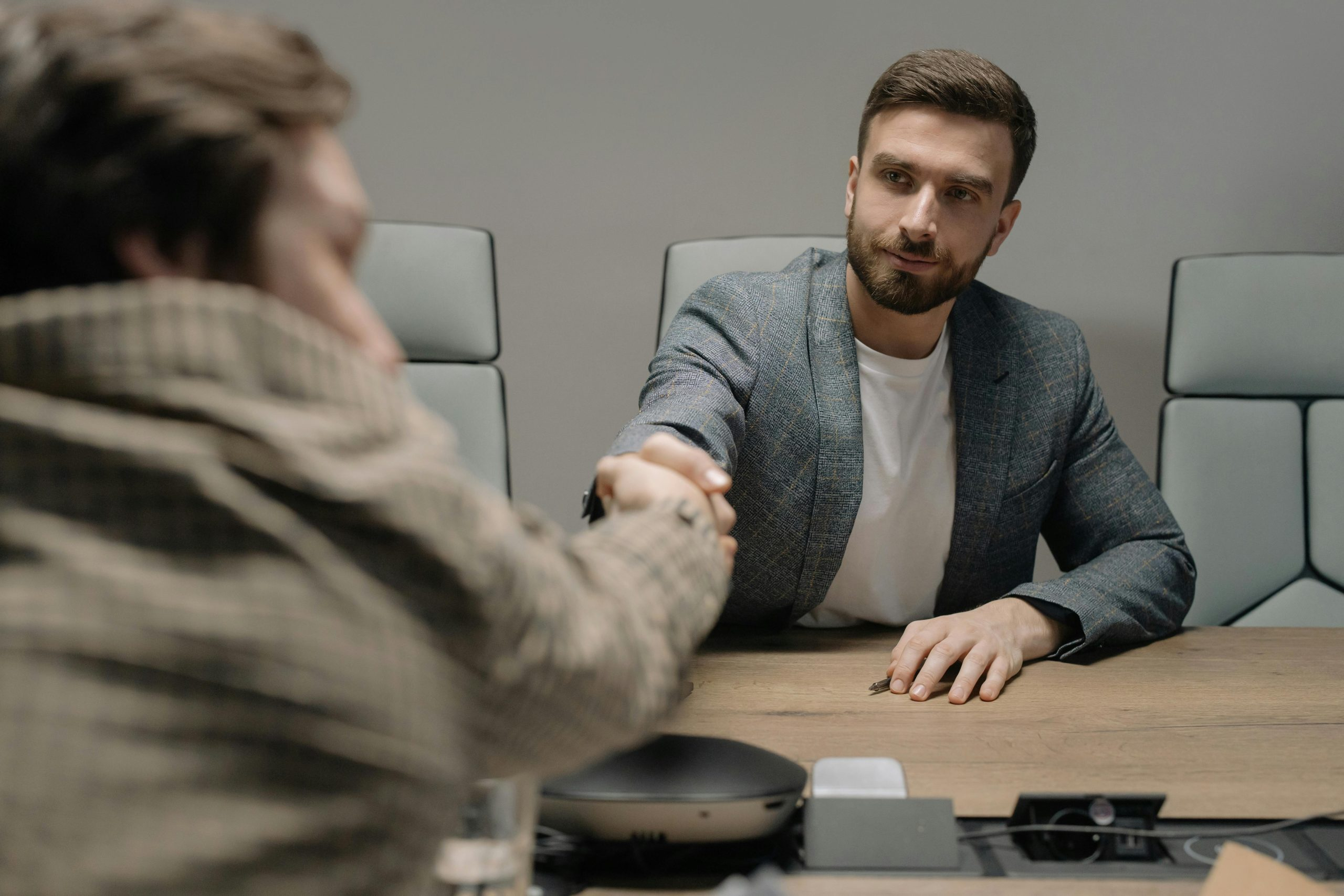 Understanding the Power of Non-Verbal Communication in Interviews